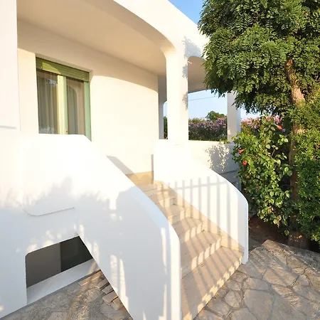 Madia Villa